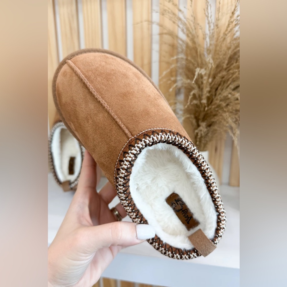 NIB Brand New Very G Charlie Platform Vegan Suede Fur Slippers Slides Tan Shoes - Picture 4 of 6